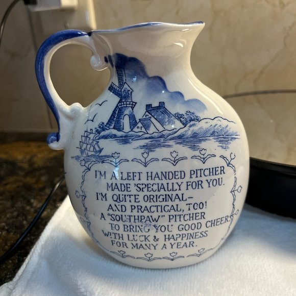 Vintage decor left handed painted pitcher porcelain blue Holland scene - Picture 8 of 9